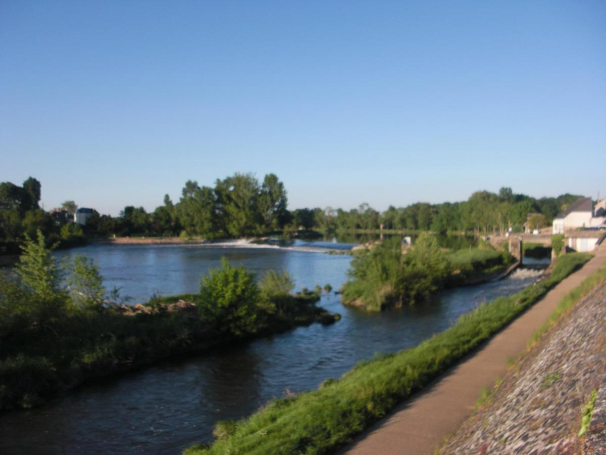 " Le Cher Passant " Savonnieres Экстерьер фото